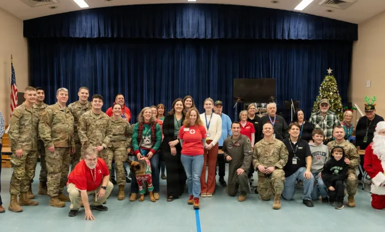 Group photo of volunteers serving veterans at a holiday event.