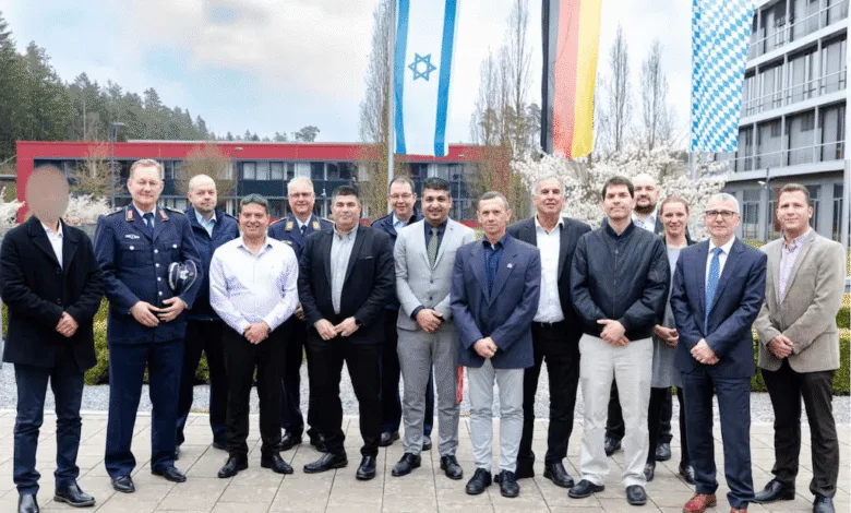 Group photo of officials with Israeli and German flags; Arrow 3 deal.